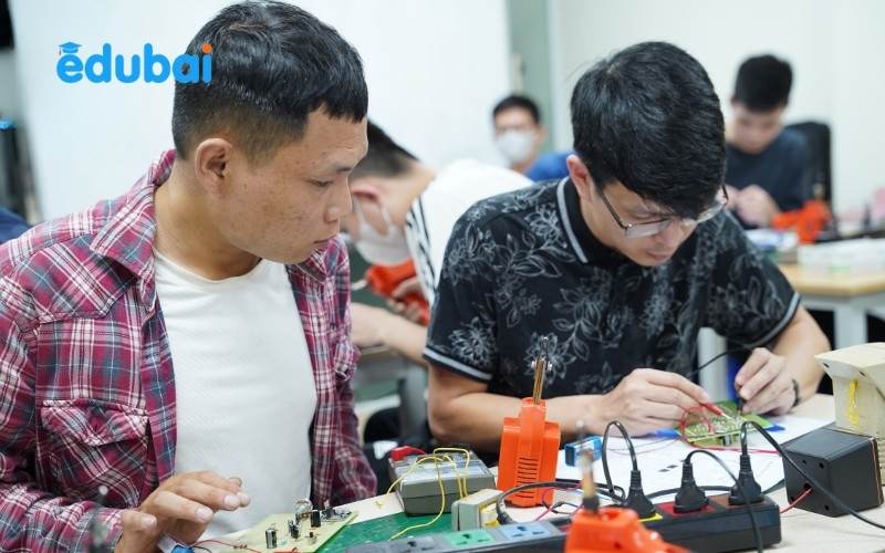 Học viện nghề mang đến chương trình đào tạo chuyên sâu, phù hợp với nhu cầu chuyển nghề nhanh và hiệu quả