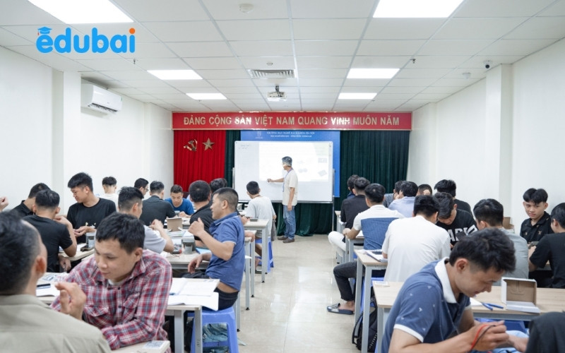 Học nghề tại trường giúp học viên được đào tạo bài bản, có kiến thức nền vững chắc và kỹ năng thực hành chuyên sâu