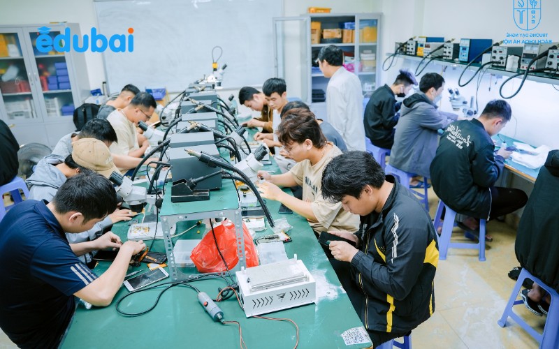 Trường Dạy Nghề Bách Khoa Hà Nội trang bị cho học viên các kỹ năng thực tế, sẵn sàng làm việc ngay sau khi tốt nghiệp
