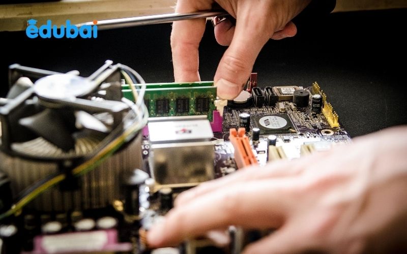Học nghề từ sau lớp 9 giúp các bạn trẻ rút ngắn thời gian đào tạo, sớm có kỹ năng, có thu nhập, đặc biệt là tránh được vòng luẩn quẩn “học để đó” mà không làm được việc gì