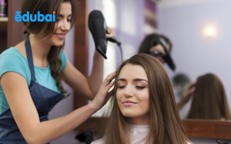 Nghề làm tóc phù hợp với người có mắt thẩm mỹ mang lại thu nhập ổn định