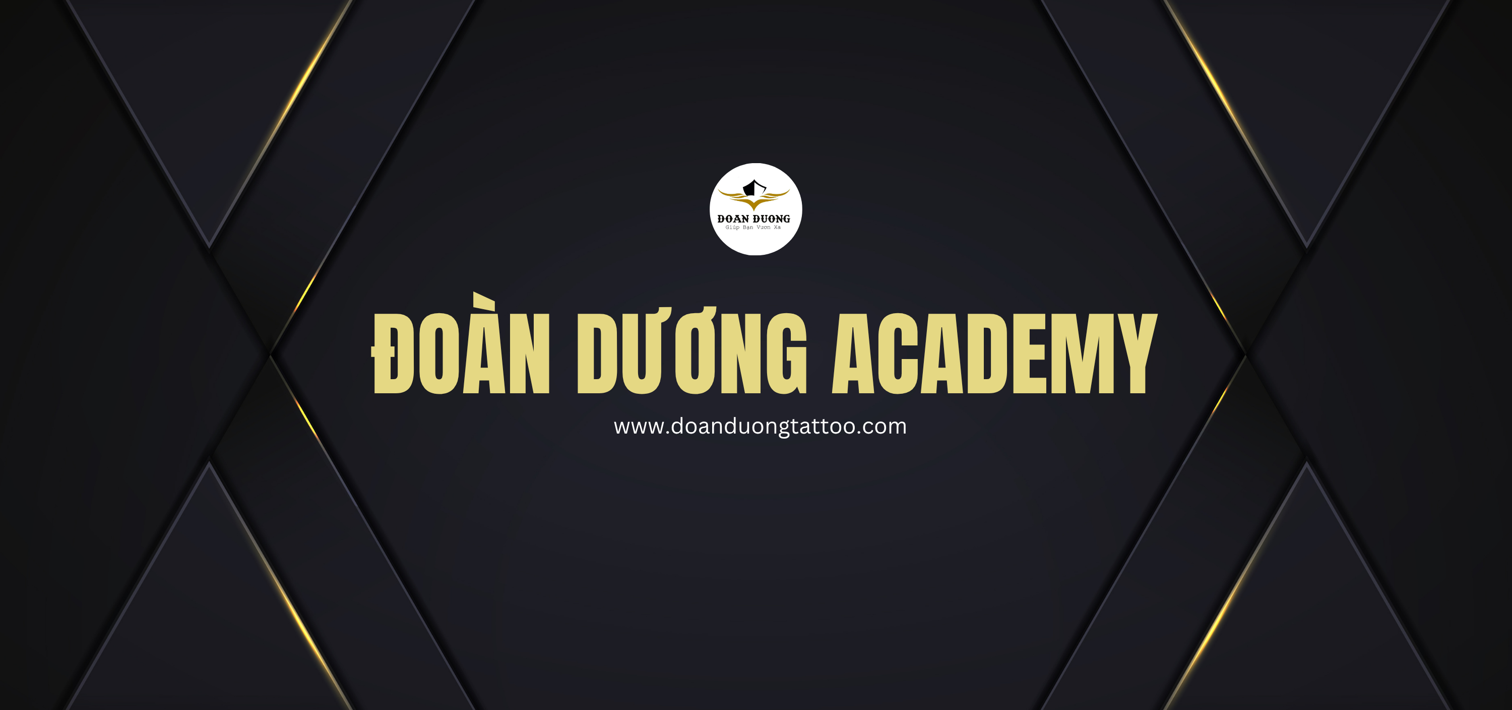 Nhóm bạn trẻ chuyên nghiệp đang làm việc