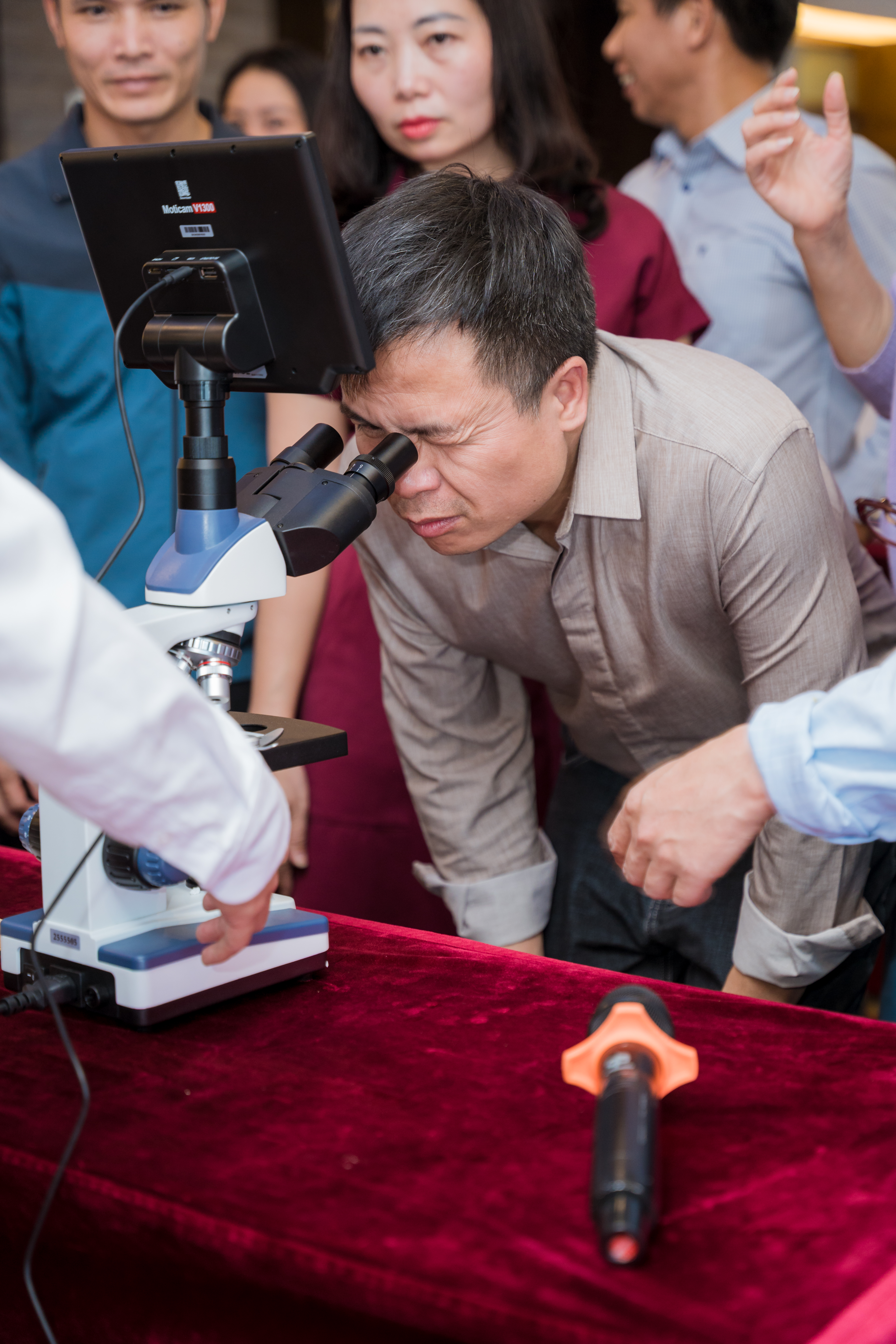 Xây dựng chủ đề STEM sử dụng kính hiển vi