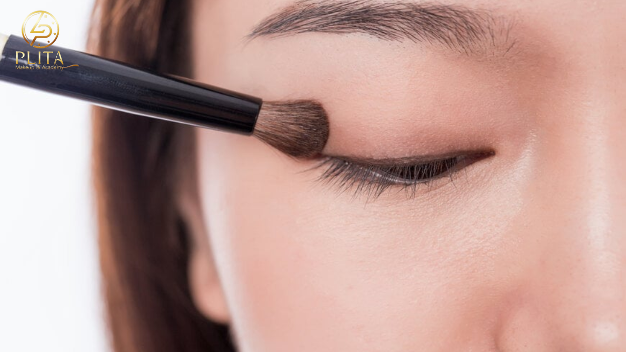 Cách Tán Phấn Mắt Đơn Giản Giúp Đôi Mắt Tự Nhiên