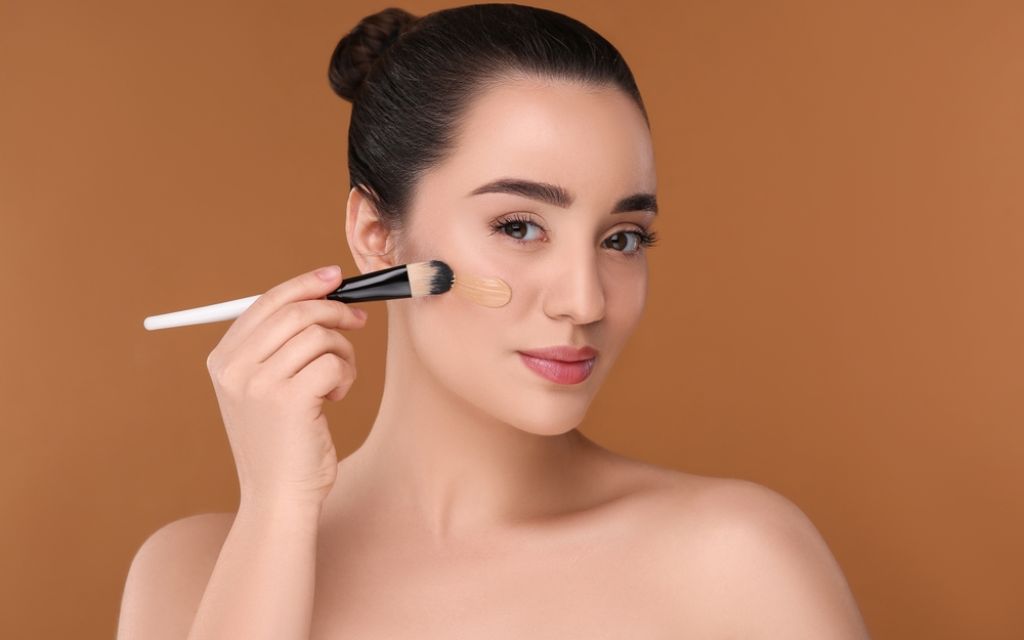 Nên dùng mút hay cọ đánh nền? - Cọ đánh nền