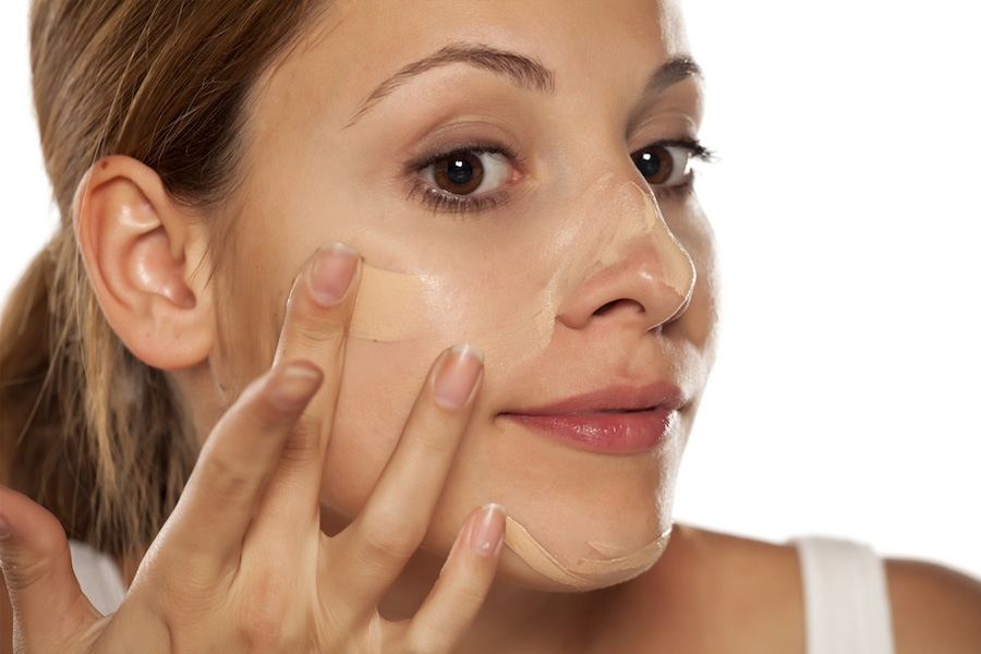 Makeup Cho Da Khô Vào Mùa Lạnh - Chọn kem nền phù hợp