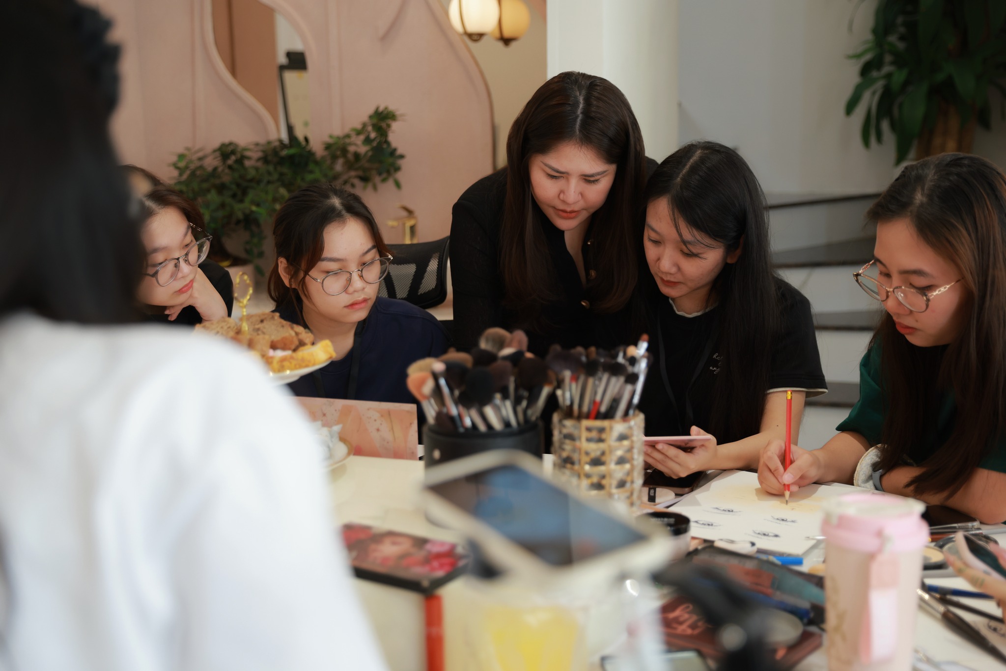 Khởi nghiệp makeup ở người trẻ