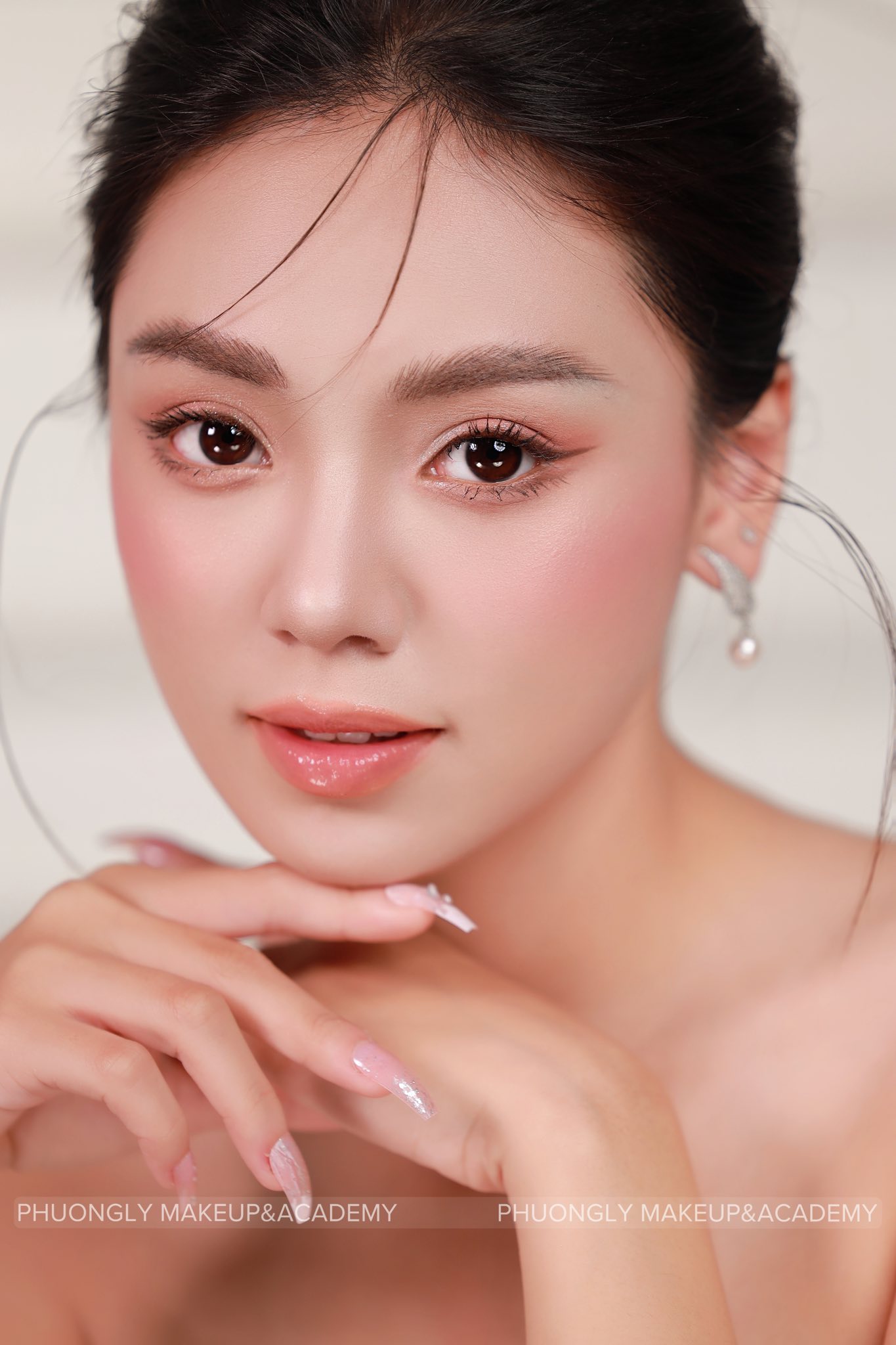Trang Điểm Đi Tiệc Nhẹ Nhàng – Bí Quyết Makeup Tinh Tế
