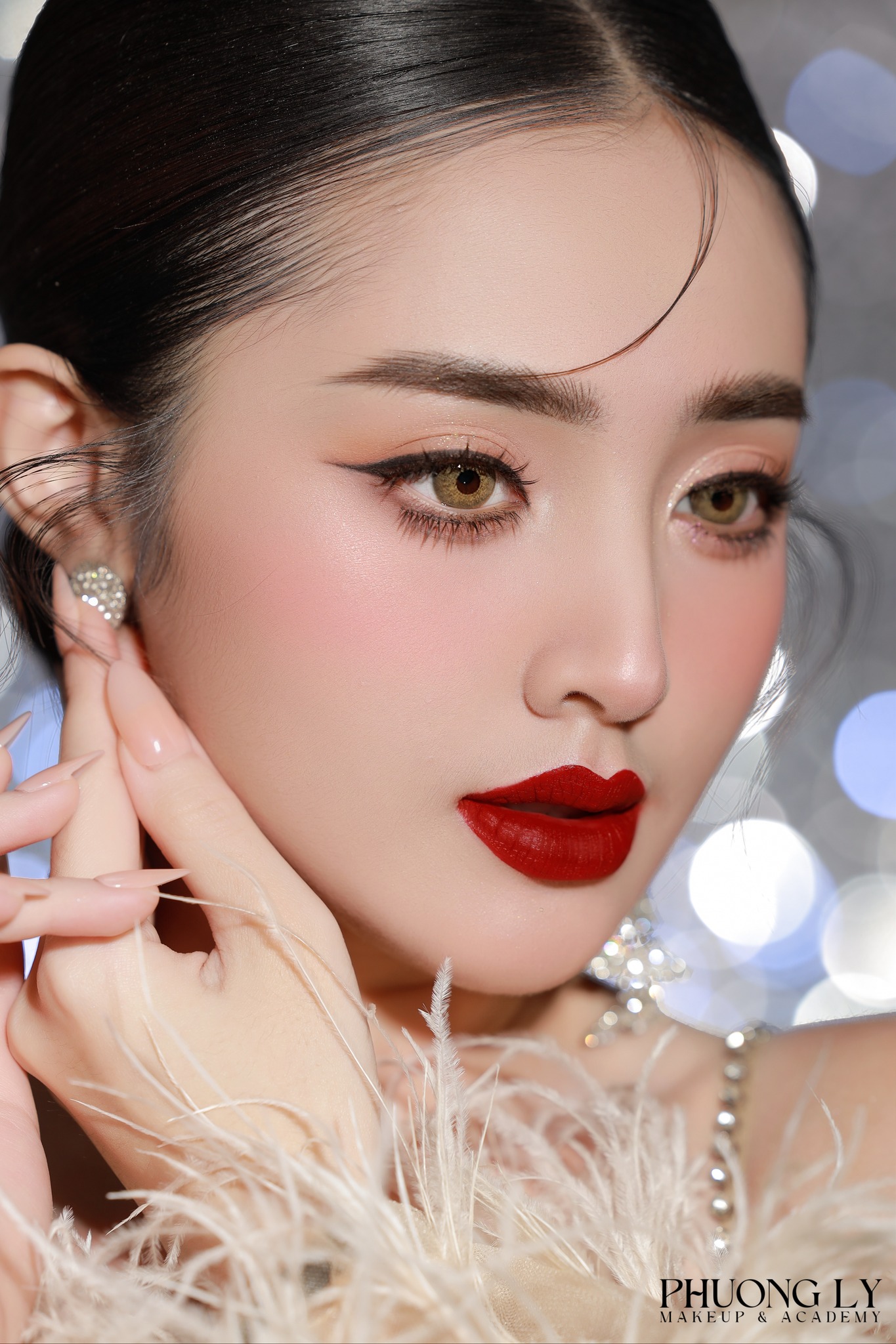 Xu Hướng Lay Out Makeup Tiệc Cuối Năm 